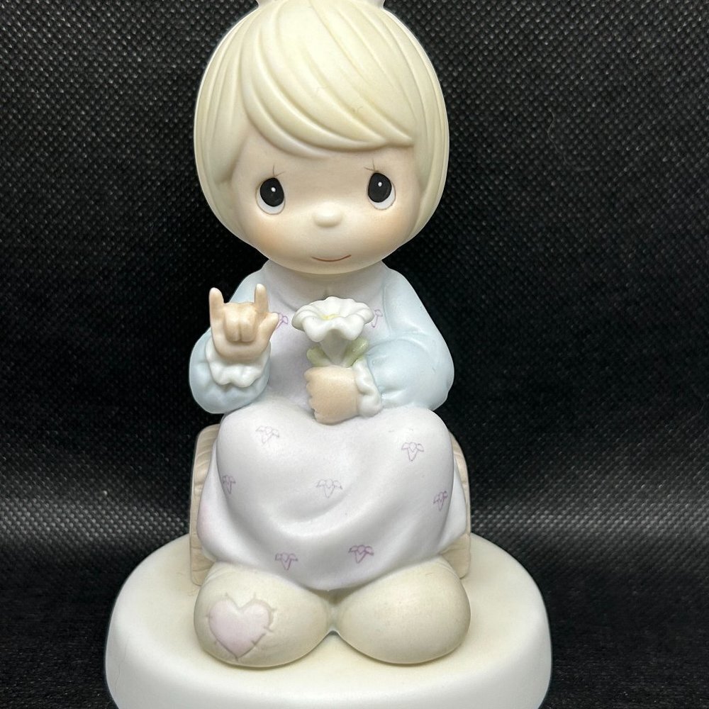 Precious Moments "A Universal Love" Special 1992 Limited Edition figurine